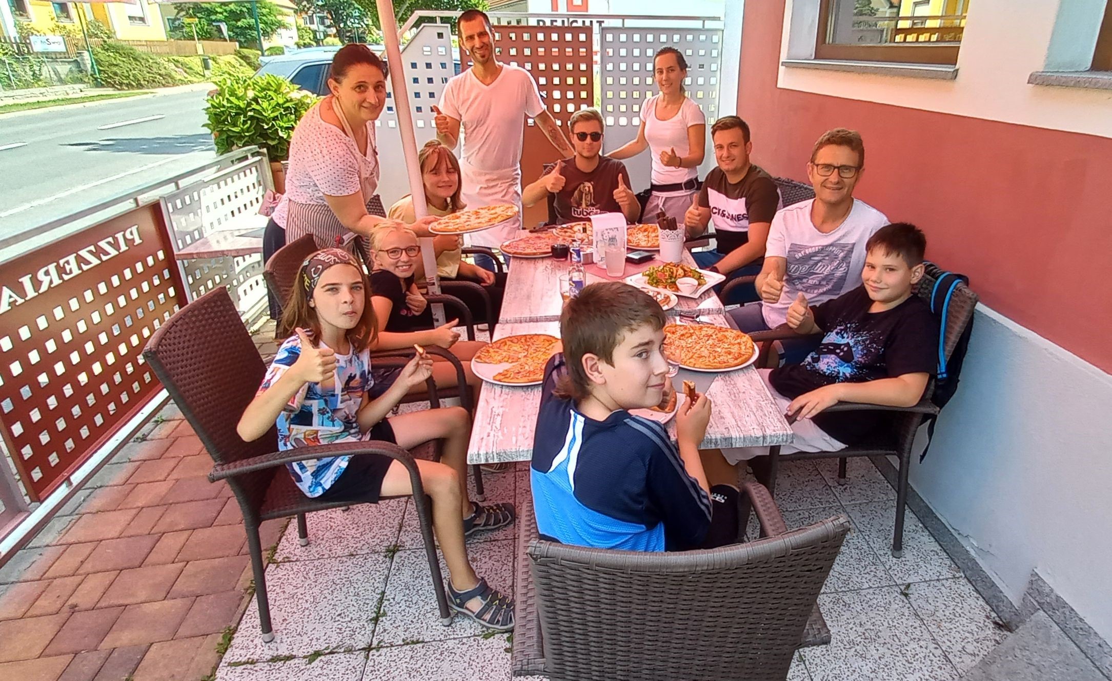 Pizzeria Palermo lädt JungmusikerInnen zum Pizzaessen ein